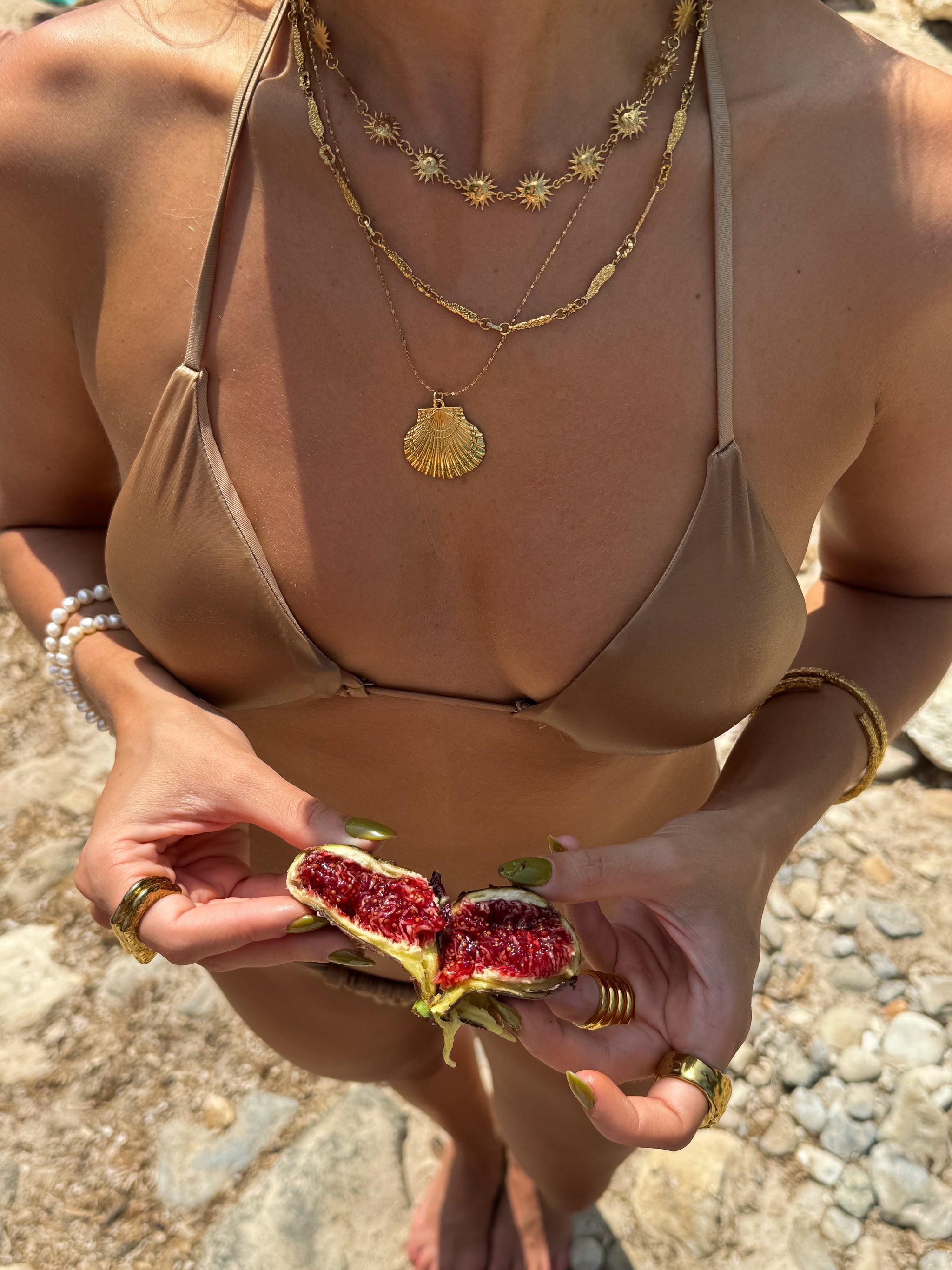 BIVALVE NECKLACE