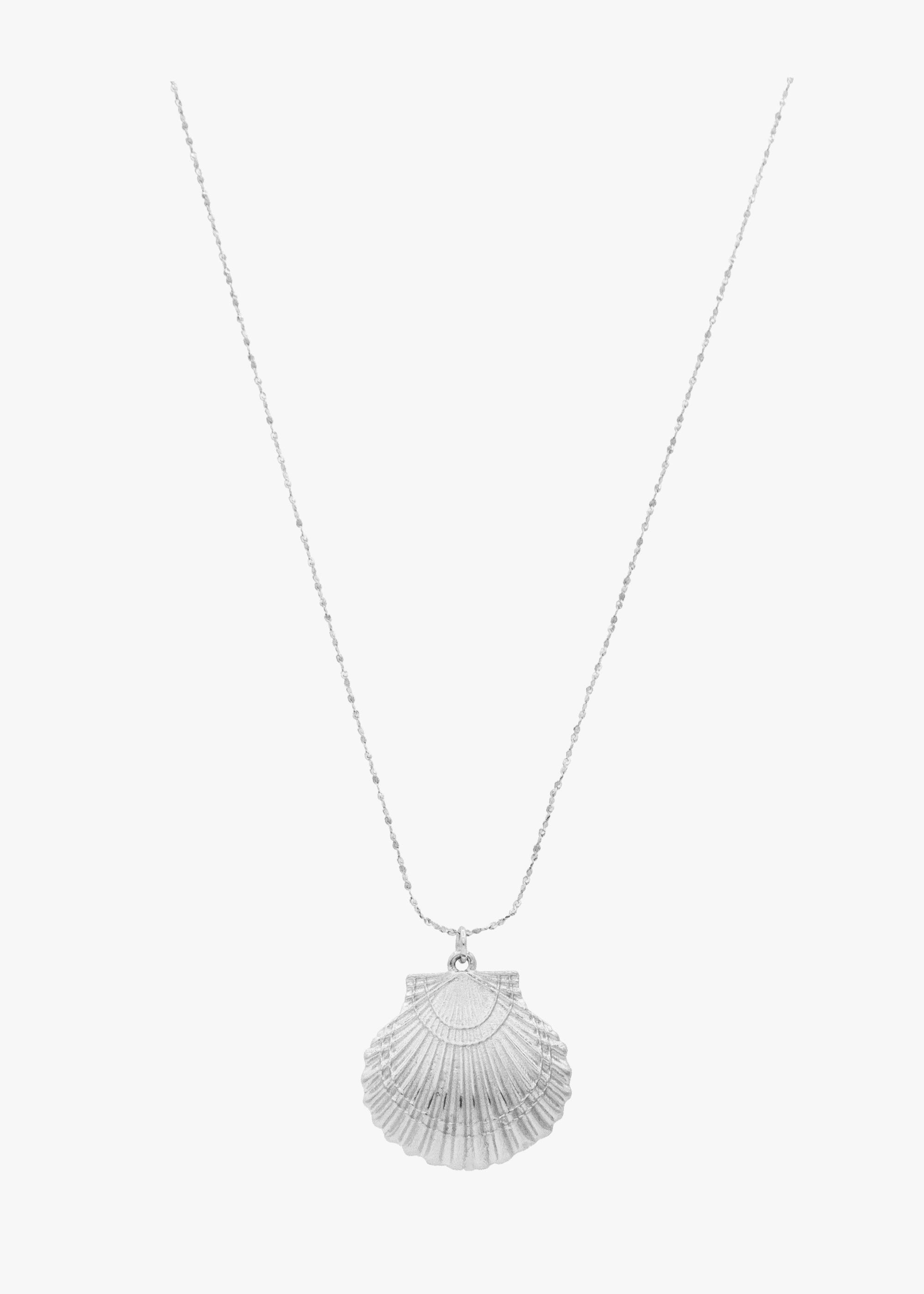 BIVALVE SILVER NECKLACE