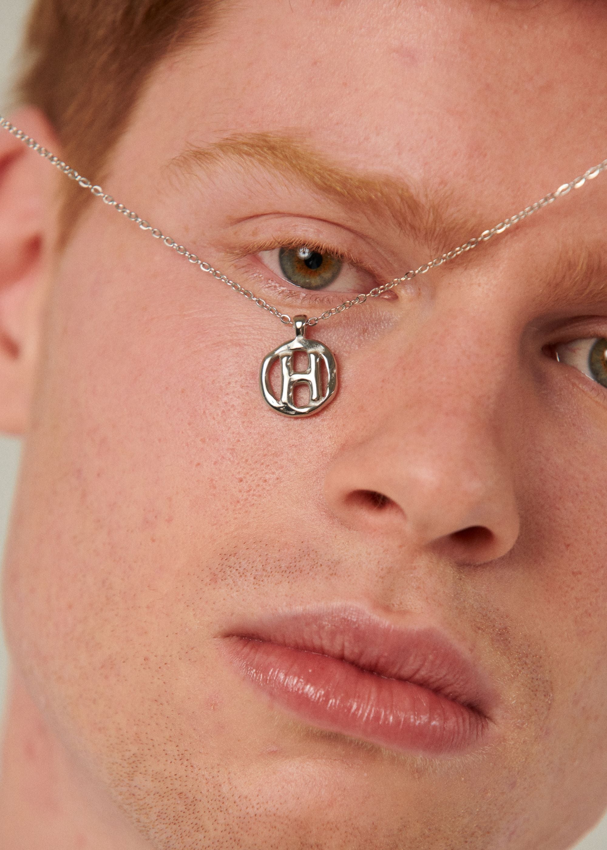 H / SILVER - THE IDENTITY